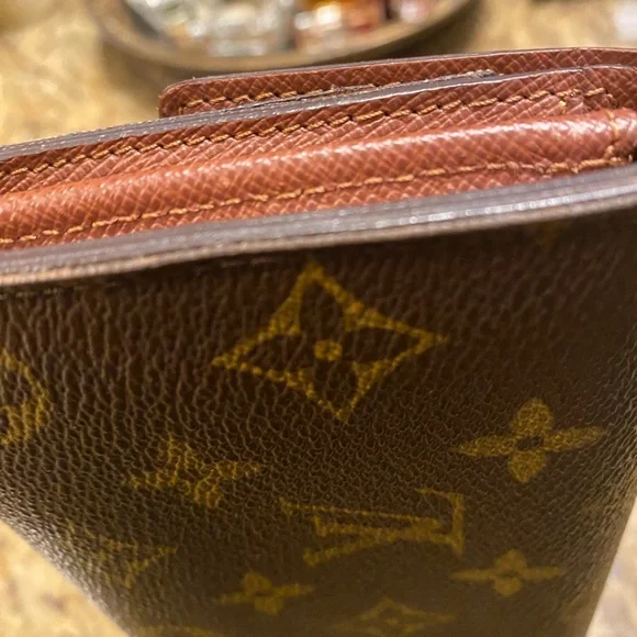 LV Dark Brown Monogram Sara Wallet with gold tone hardware. Excellent condition - Picture 3 of 7